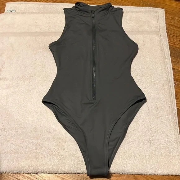 SKIMS タンクトップワンピース COTTON RIB TANK | KYANITE